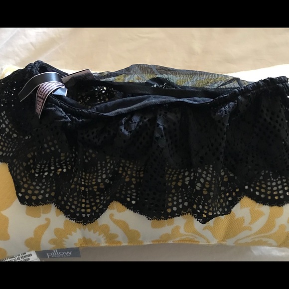 Victoria Secret Black Bralette. Size Small - Picture 5 of 7